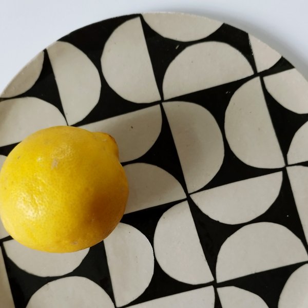 Teller „scharz retro“ / Ø 28 cm /
38,00 €.   ! Sold Out !